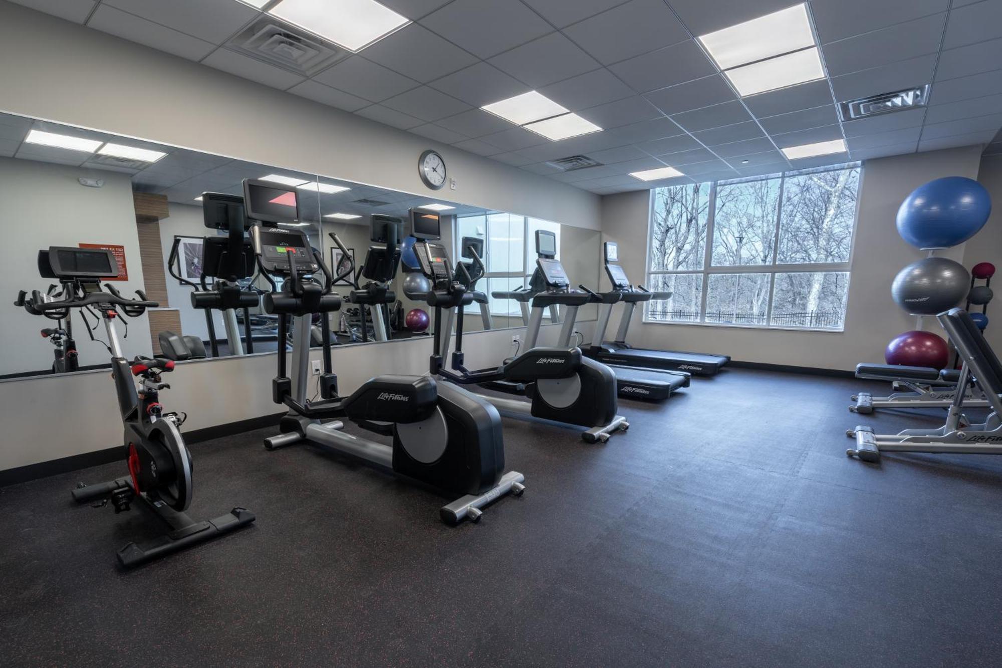 Towneplace Suites By Marriott Clinton Bagian luar foto