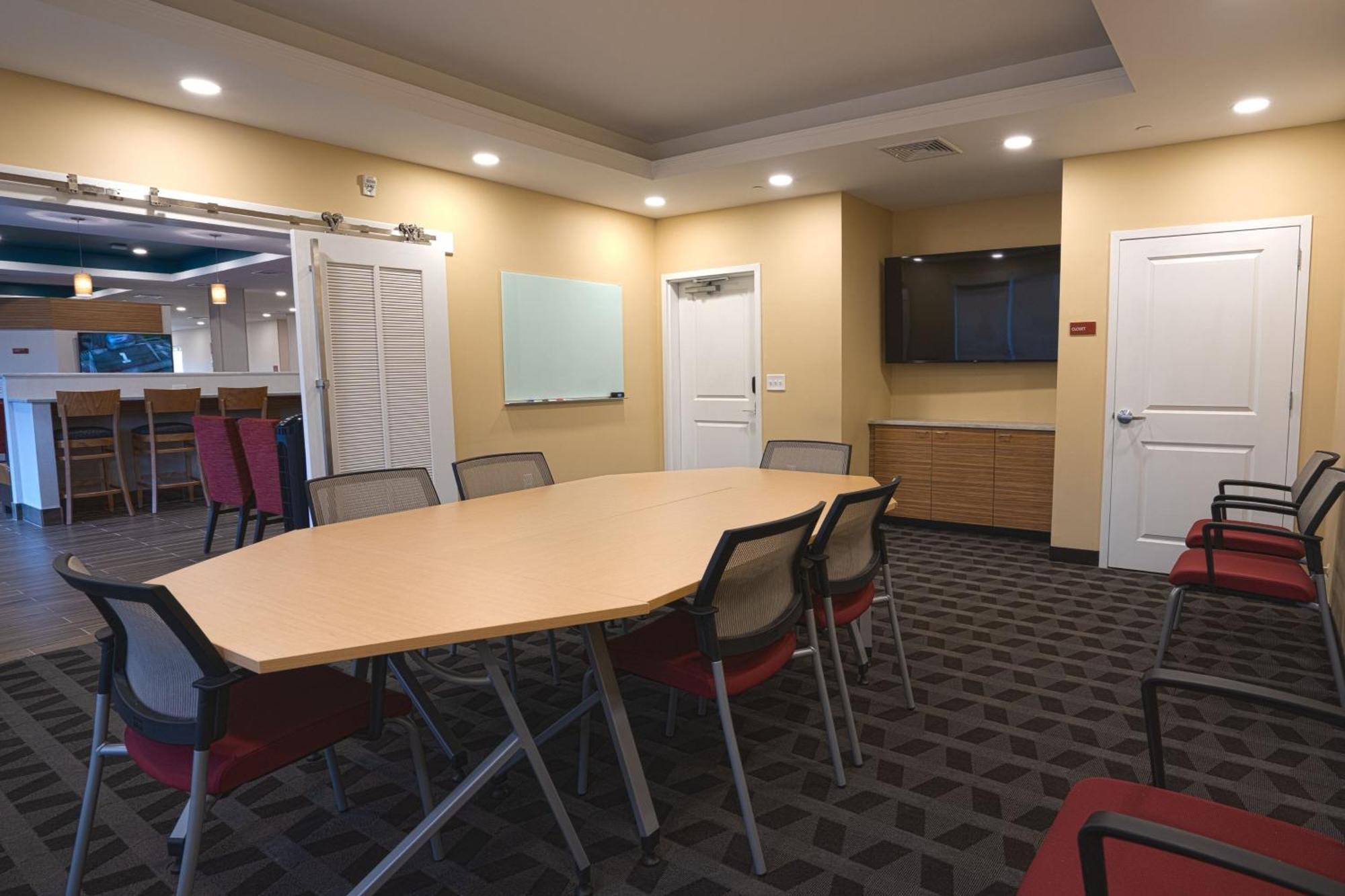 Towneplace Suites By Marriott Clinton Bagian luar foto