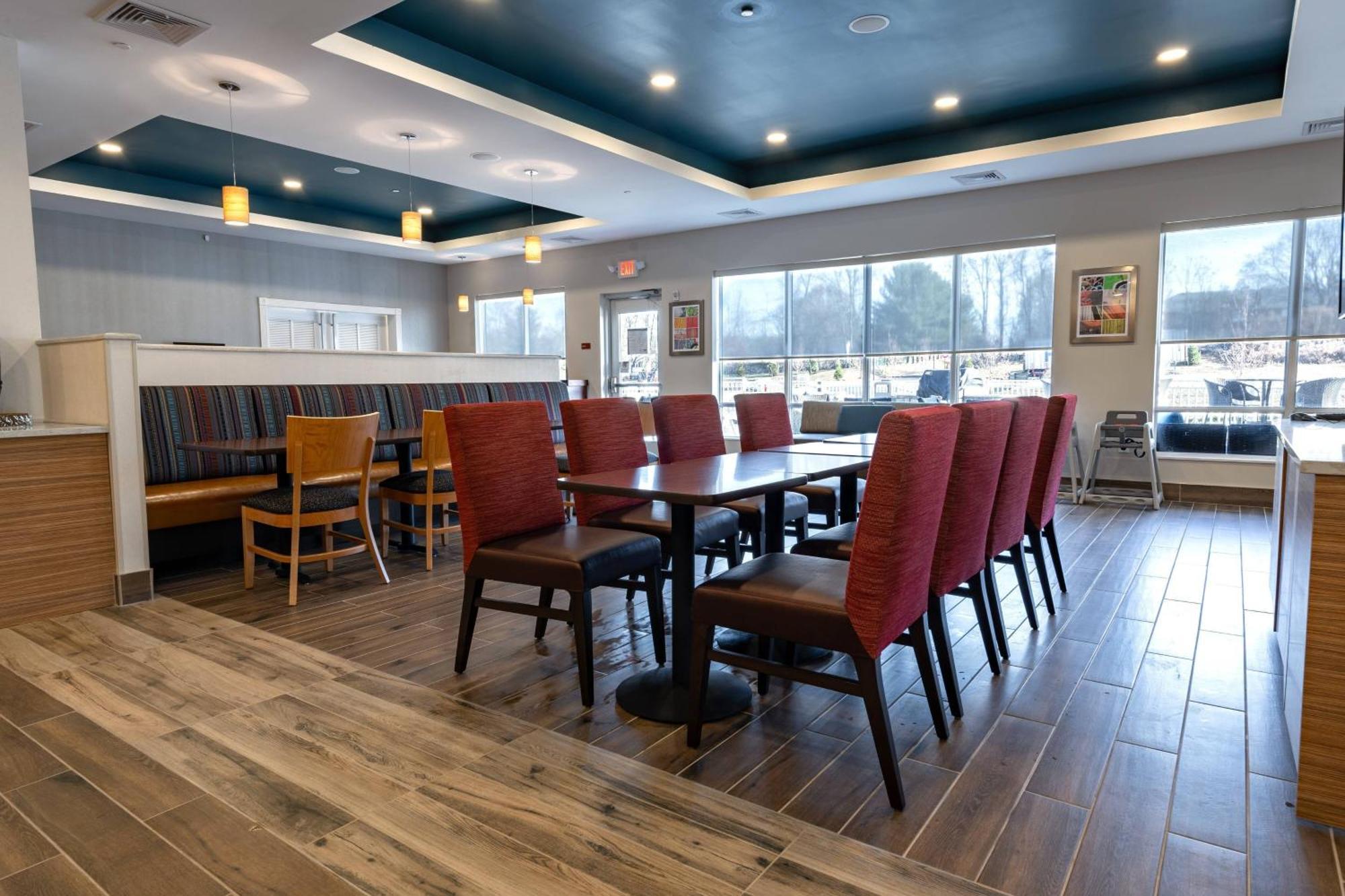 Towneplace Suites By Marriott Clinton Bagian luar foto
